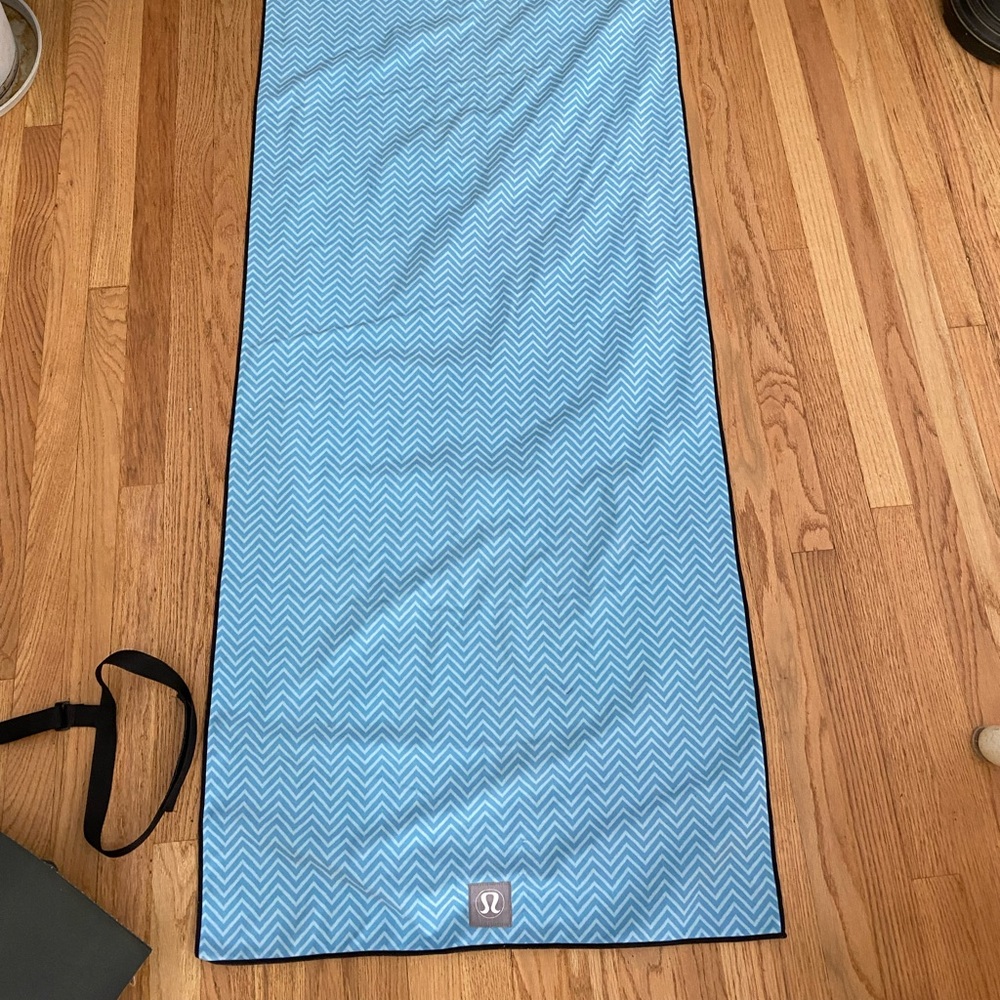 Lululemon mat towel